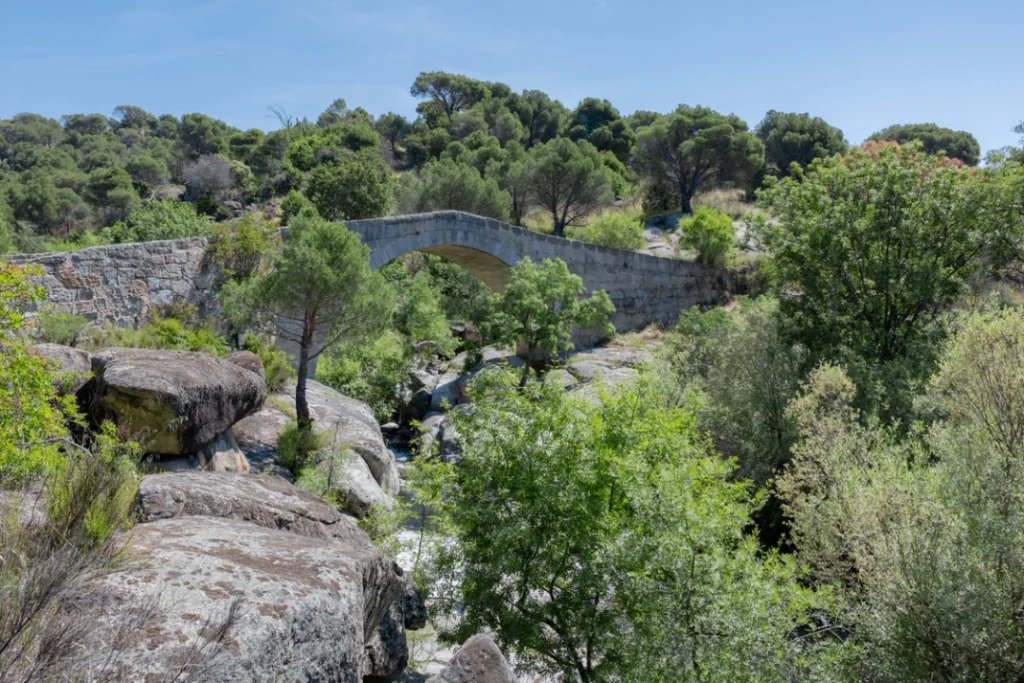 Puente sobre el río Becedas